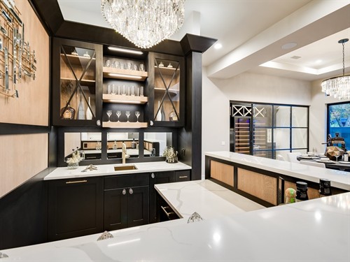 Gallery Image 649_521_property_019-bar-20210806085012.jpg