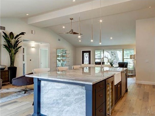 Gallery Image Chelsea_Kitchen_island.jpg