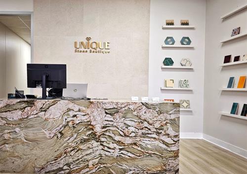 Gallery Image front_desk_daniel.jpeg