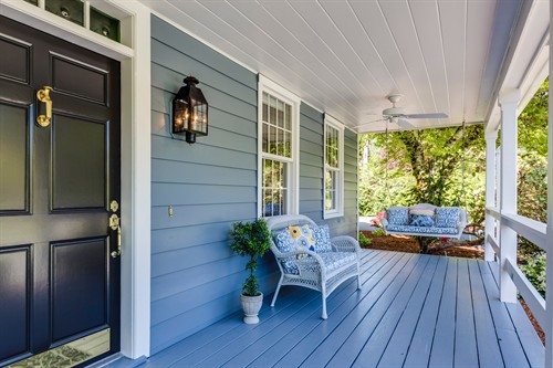 Beautiful front porch!