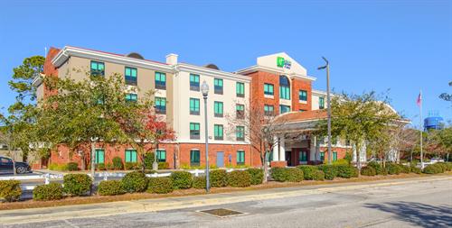 Holiday Inn Express & Suites Gulf Shores