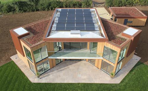 Gallery Image house_with_solar_panels_number_3.jpg