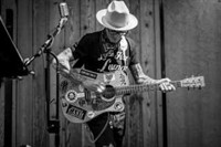 Wine Down Friday at Retzlaff Vineyards: live music with Loren Olk, wine specials & food by Tasteful Catering