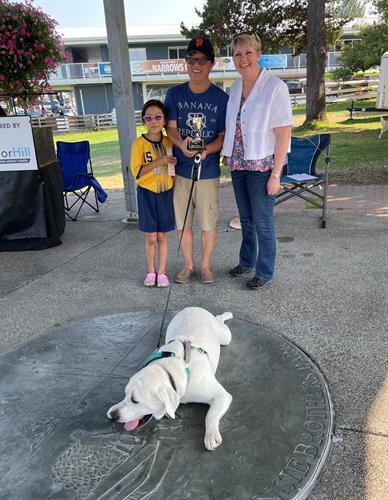Harbor Hounds 2022 BEST IN SHOW with Mayor Tracie Markley