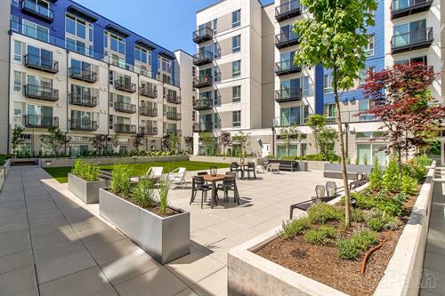 Seattle's Paceline Apartment Community: Rush Commercial Construction & Edison 47 Property Management 