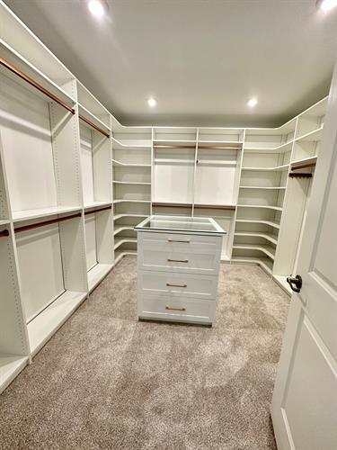 WALK IN CLOSETS 