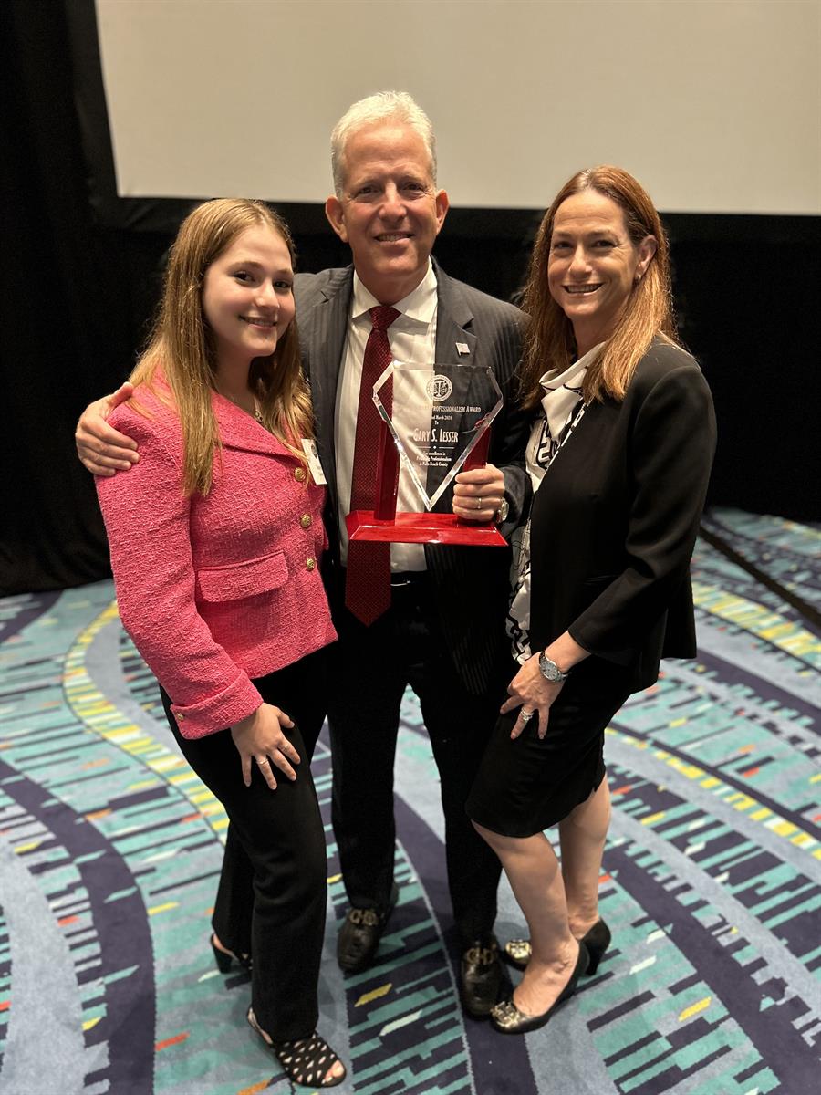 Gary S. Lesser Honored with Stubbs Professionalism Award
