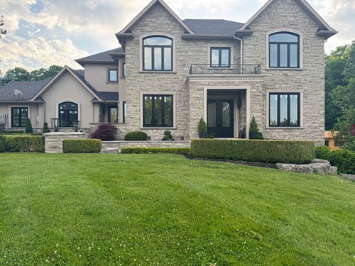 Complete energy-efficient window replacement by EcoTech Windows & Doors, enhancing this Ontario home’s comfort, appearance and long-term value.