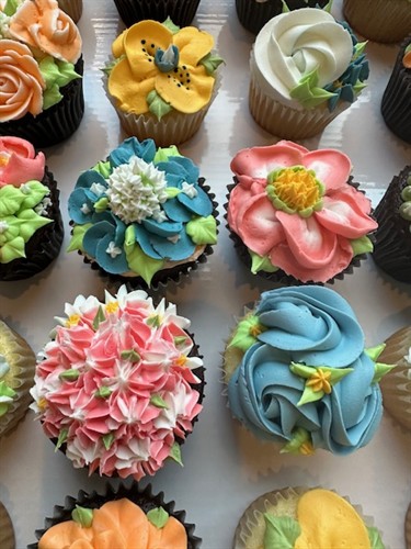 FLORAL CUPCAKES