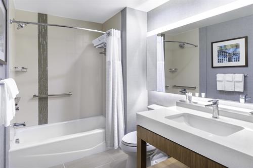 Gallery Image Hyatt_Place_Fort_Worth_North_Bathroom_with_Shower_and_Tub.jpg