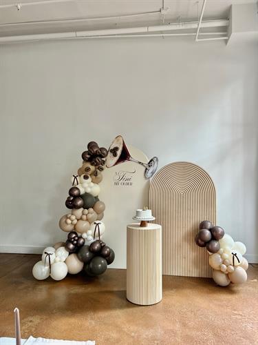 Balloons + Backdrops + Cake Stand