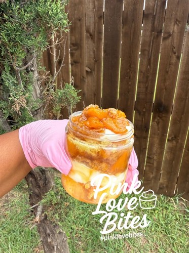 Peach Cobbler Cheesecake Jar – Creamy Cheesecake Layered with Homemade Peach Cobbler Flavor