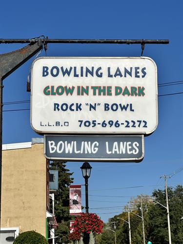 Gallery Image Dodd's_Lanes_-_Outside_Road_Sign.jpg
