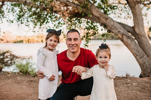 Dorian Valente with his daughters