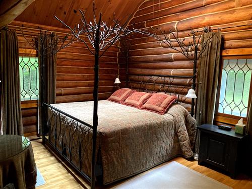 Lodge master bedroom
