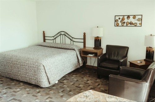 King Suite w/ small kitchenette