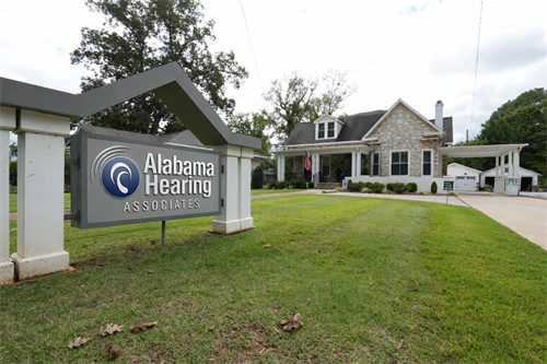 Alabama Hearing Associates, formerly the Shoals Hearing Clinic, is located at 433 N Pine St, Florence, AL 35630.