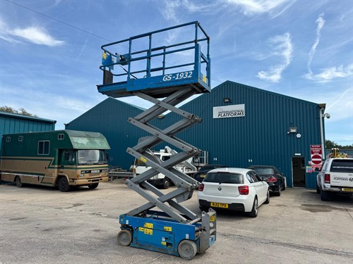 Gallery Image Genie_GS1932_Electric_scissor_Lift_YOM_2010_for_sale_(4).jpg