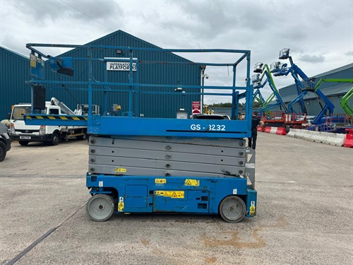Gallery Image Genie_GS3232_Electric_Scissor_Lift_YOM_2015_for_sale_(6).jpg