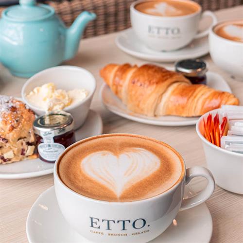 Have a break from shopping and enjoy a coffee and cake at one of our onsite eateries 