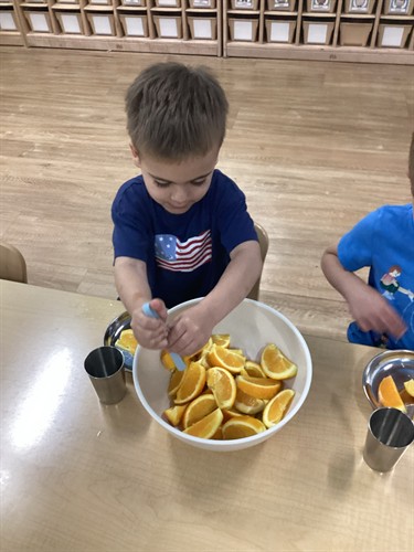 Gallery Image Farm_to_table_fresh_at_Elmhurst_Premier_Childcare.jpg