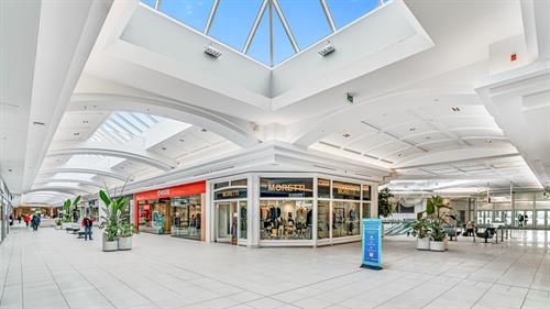 St. Laurent - Stores