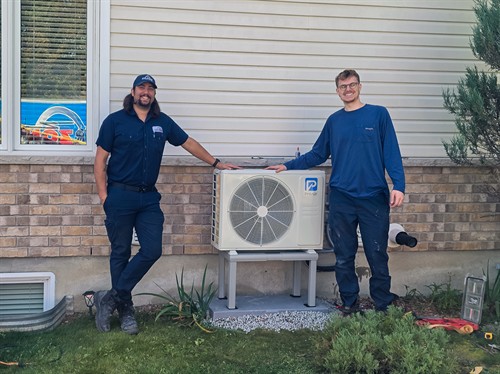 Gallery Image Heat_Pump_Installation_Team_Ottawa_2026.jpg
