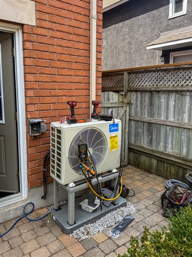 Gallery Image Midea_Heat_Pump_Installation_Ottawa.jpg