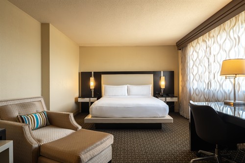 Alcove Suite Bedroom