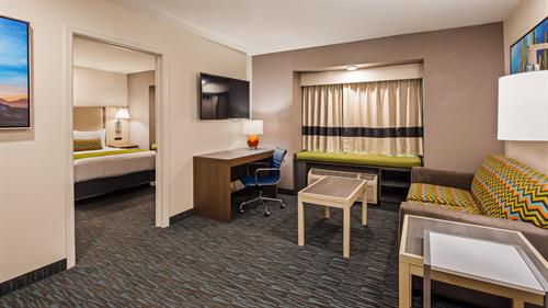 EXECUTIVE QUEEN SUITE KITCHENETTE EXECUTIVE QUEEN SUITE KITCHENETTE