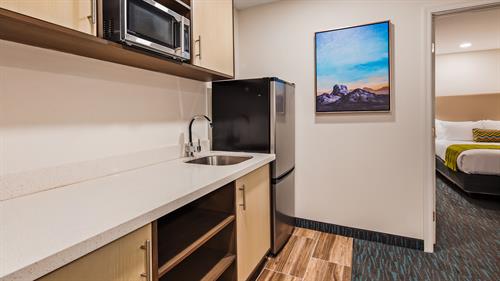 EXECUTIVE QUEEN SUITE KITCHENETTE EXECUTIVE QUEEN SUITE KITCHENETTE
