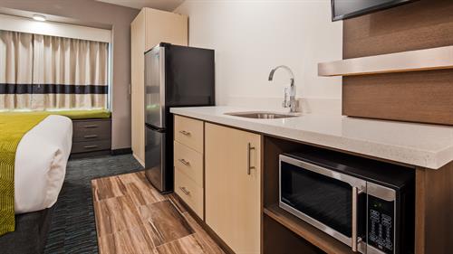 STUDIO KING SUITE WITH WET BAR STUDIO KING SUITE WITH WET BAR