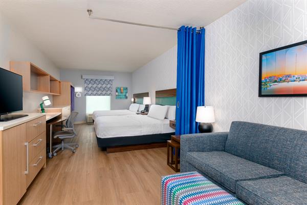 Queen Queen Studio Suite with Sofa Sleeper and fully equipped kitchen