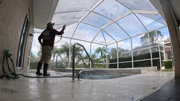 Pool Cage, Deck, and Lanai Cleaning Venice FL 