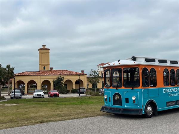 Dolly in front of the Venice Depot
