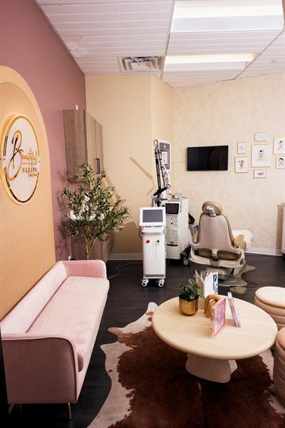 Gallery Image SolaSalons_TrueNorth_January_18.jpg