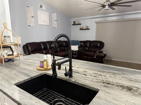 Gallery Image IMG_4810.jpg