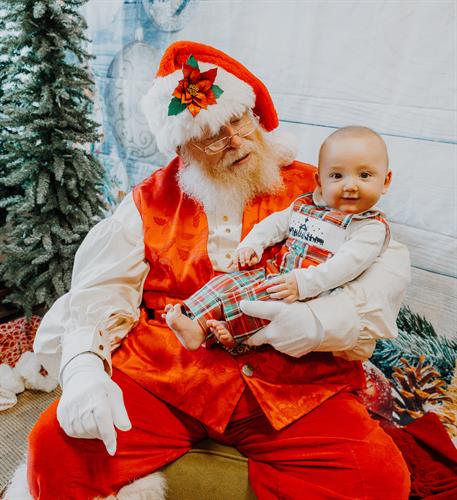 Haley Brazel Photography took photos of youth and Santa during partnership with Blooming Deals and Brian and Kim Woodall- realators.