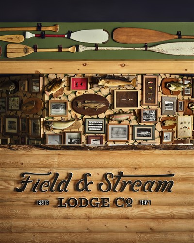 Gallery Image FieldandStreamLodgeCo_Bozeman_FrontDesk2_Credit_David_Mitchell_(1).jpg