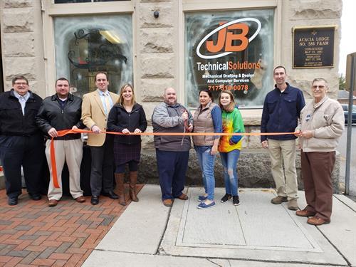 2018 33 West Main Ribbon Cutting