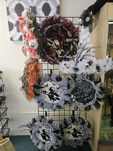 Gallery Image Custom_Wreaths.jpg Gallery Image Custom_Wreaths.jpg