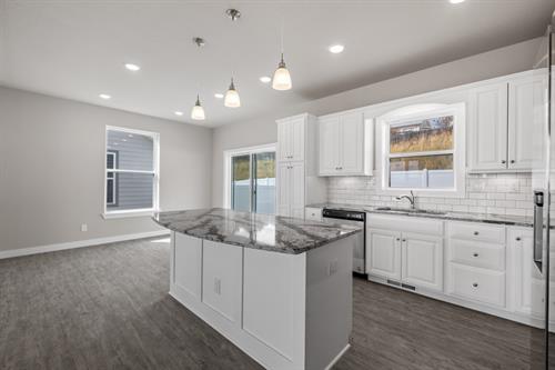 Gallery Image 1726_Kade_Ct-15.jpg