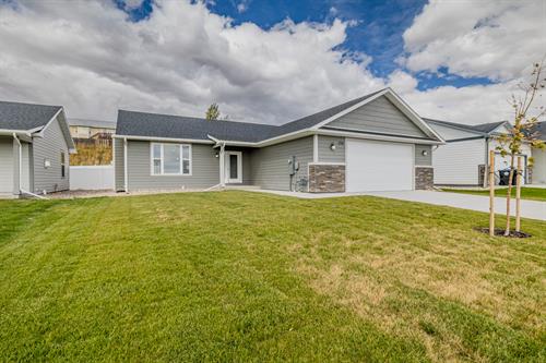 Gallery Image 1726_Kade_Ct-2.jpg