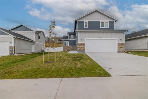 Gallery Image 1738_Kade_Ct-1.jpg