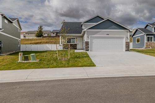 Gallery Image 1742_Kade_Ct-3.jpg