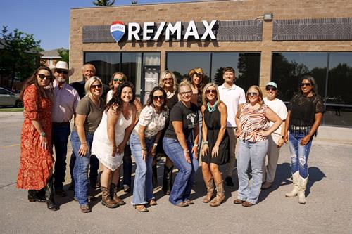 Gallery Image remax.capitol.properties.Family.jpg