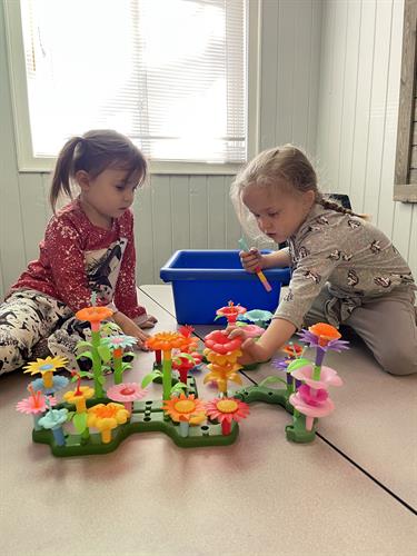 Gallery Image 2_girls_playing_with_Lego_flowers(1).jpeg