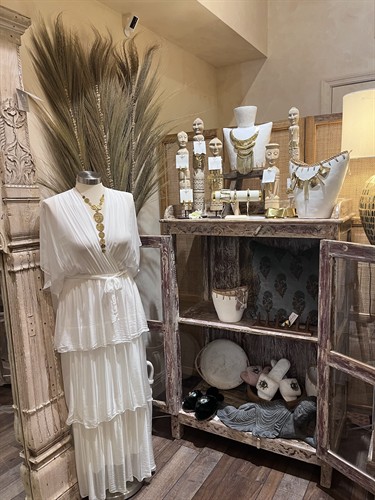 Located in historic downtown Mount Dora, Panache by Vintage Rose is a globally inspired boutique on 4th Ave featuring artisan décor, clothing, jewelry, and gifts sourced from women makers around the world.