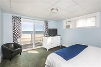 Gallery Image Boardwalk_Inn_Hampton_NH_-_Oceanfront_King_Room_6915.jpg