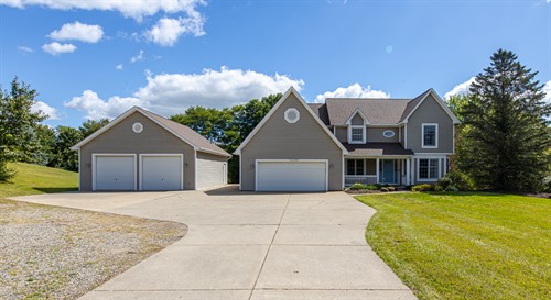 Big Garage Property Listed by Gearhead Homes Realty